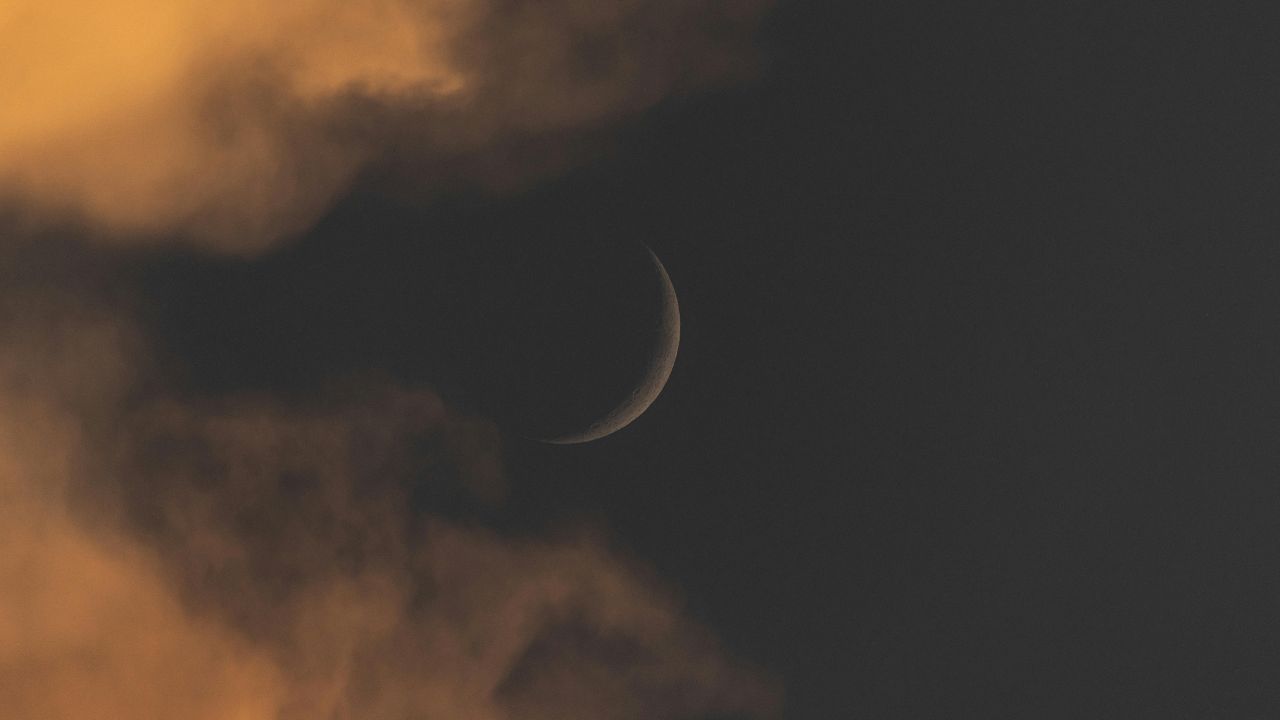 Close your eyes and feel the silence - Anonymous